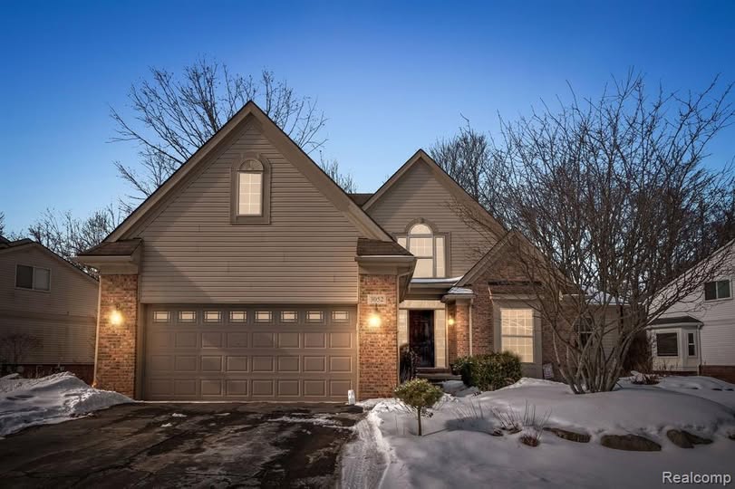 🏡New Listing by KMZ Realty Group🏡 3052 Richmond Drive, Independence Twp, MI 48348 3 Bedrooms | 2.5 Bathrooms 